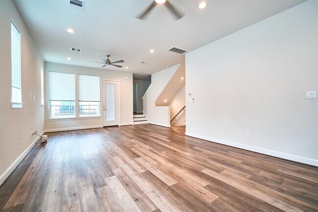 Building Photo - 2802 Grand Fountains Dr