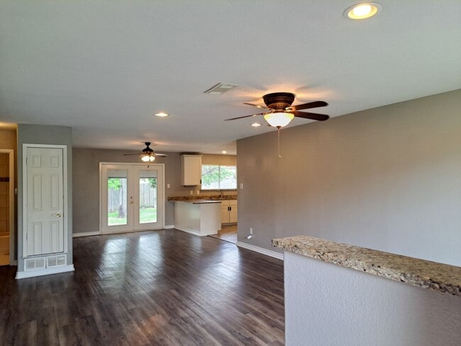 Primary Photo - 3 Bedroom / 2 Bath / 2 Car Garage