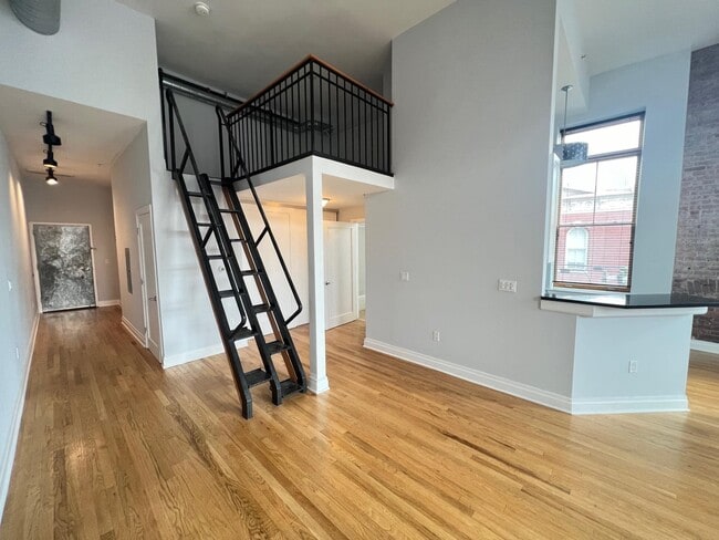 Building Photo - 338 Grove St