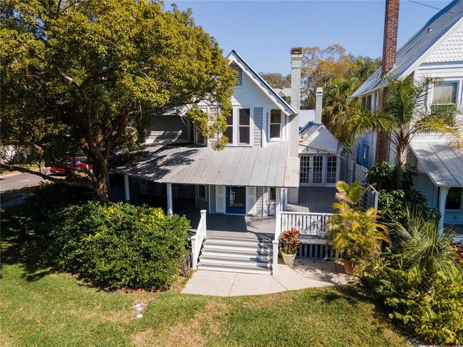 Primary Photo - 835 Victoria Dr