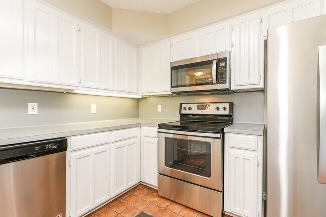 Building Photo - 6410 Running Creek Dr
