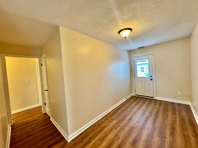 Building Photo - Beautiful Ranch Style Home