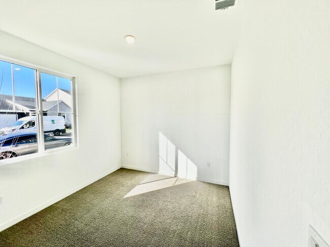 Building Photo - Charming 3-Bedroom Single Story Home for Rent