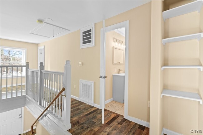Building Photo - 9614 Maple Ave