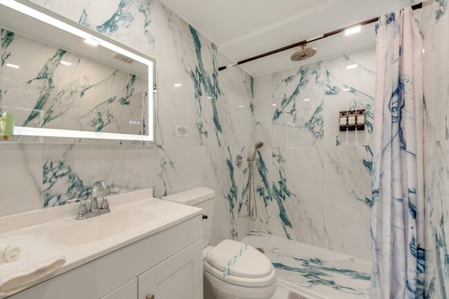 Building Photo - 2135 Rosemont Dr