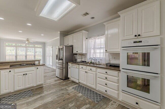 Building Photo - 203 Prestwick Way N