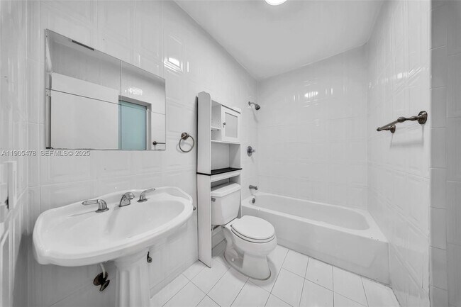 Building Photo - 4000 Alhambra Cir