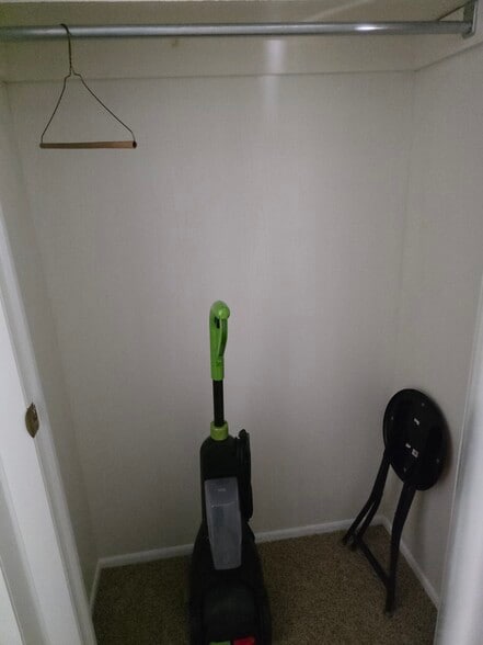 Building Photo - 6990 W Lake Rd