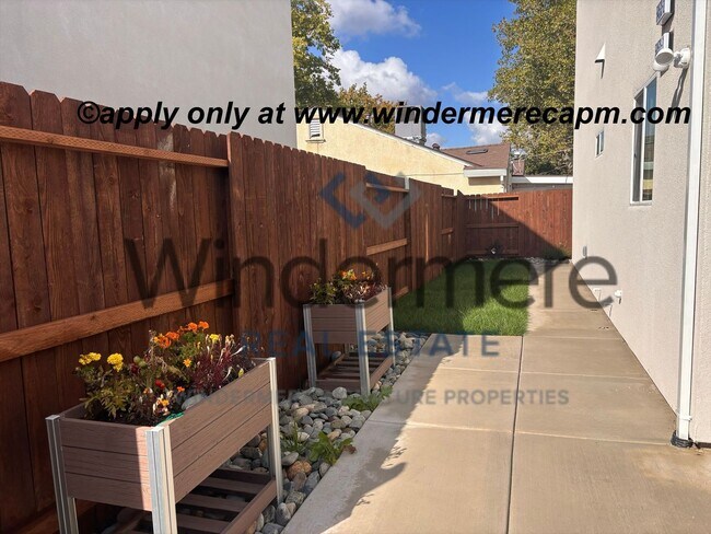 Building Photo - BRAND NEW Downstairs 2-Bedroom ADU with Modern Finishes! HALF OFF 1ST MONTH'S RENT!!