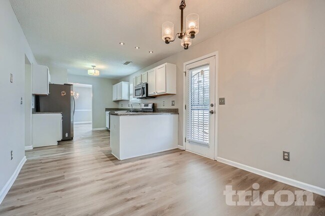 Building Photo - 712 Walton Dr