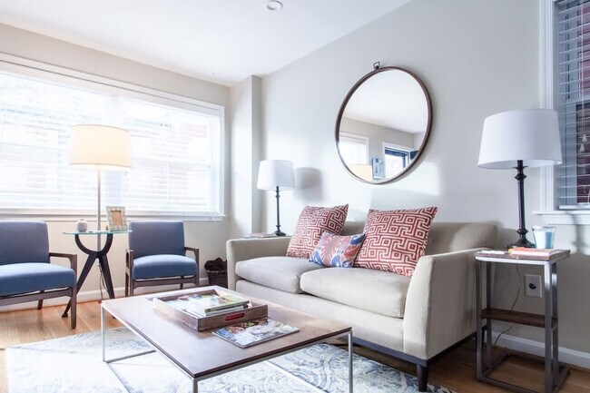 Building Photo - 601 N West St