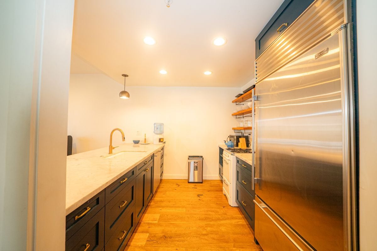 Building Photo - 4527 Carpinteria Ave