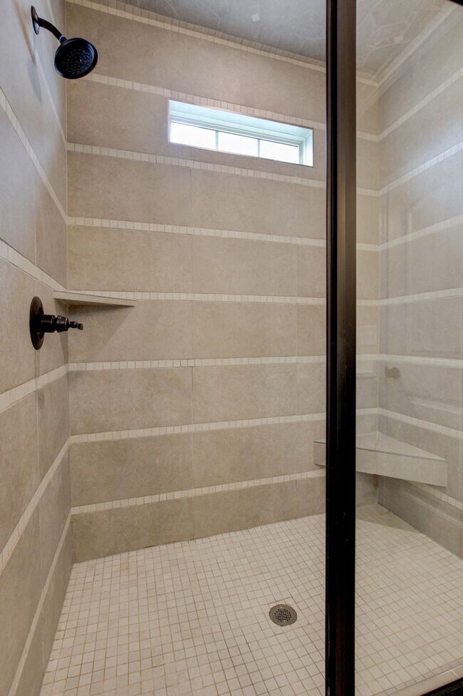 Building Photo - 2547 Rafiki Dr