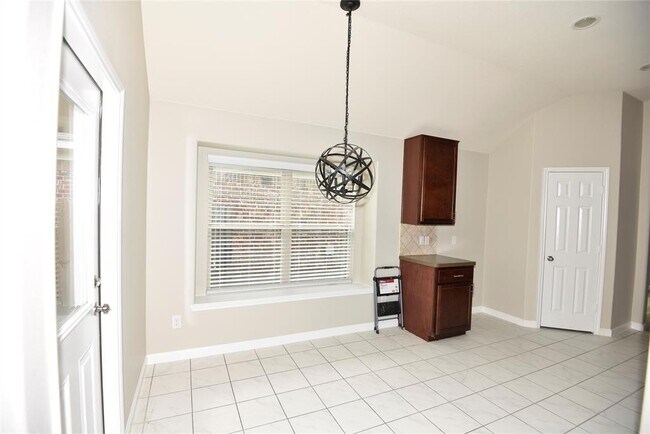 Building Photo - 9944 Western Ridge Way
