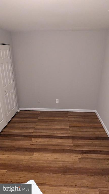 Building Photo - 1875 Tiger Lily Cir
