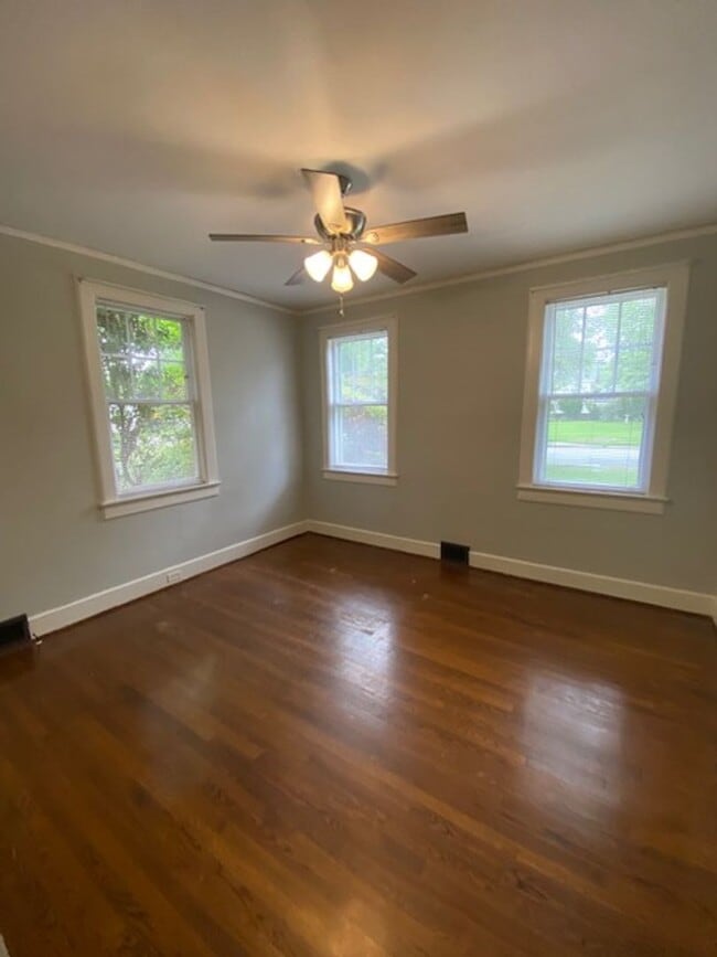 Building Photo - 3 bedroom 2 bath  Heathwood/ Melrose Heights Area