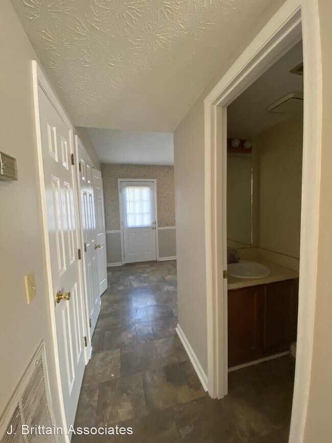 Building Photo - 2 br, 2.5 bath House - 5305 Whisperwood Court