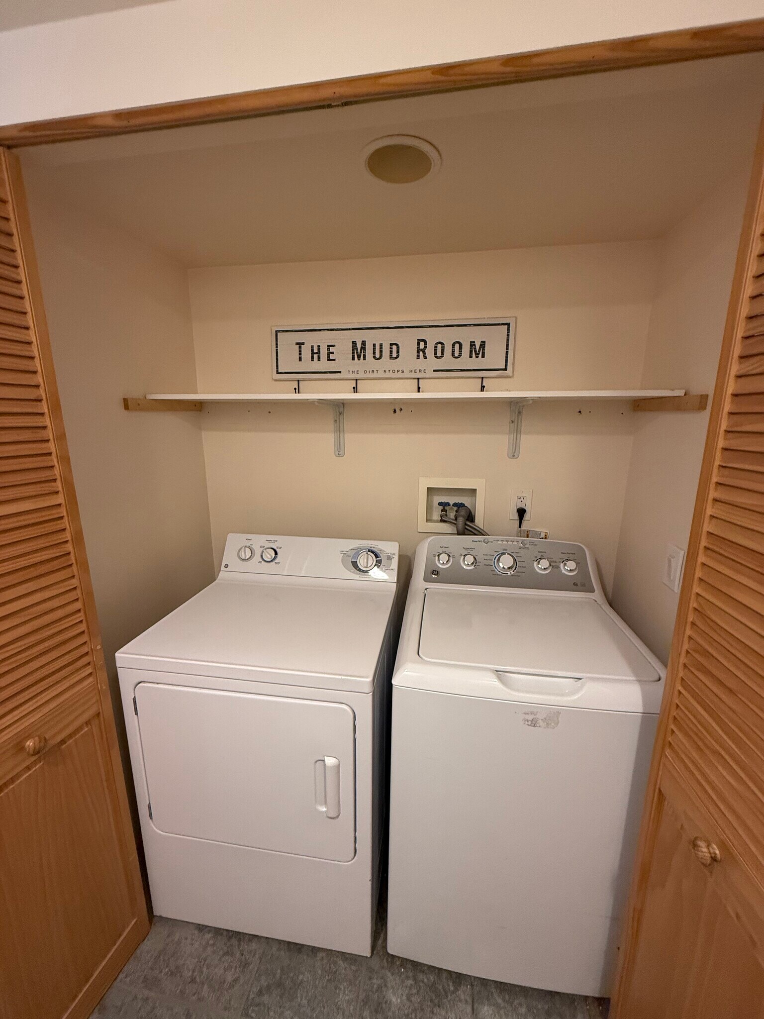 In-Unit laundry - 306 S 193rd St