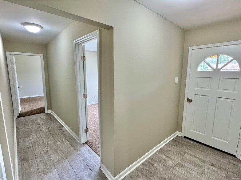 Building Photo - 502 Adler Dr