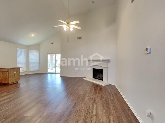 Building Photo - 10613 Big Oak Dr