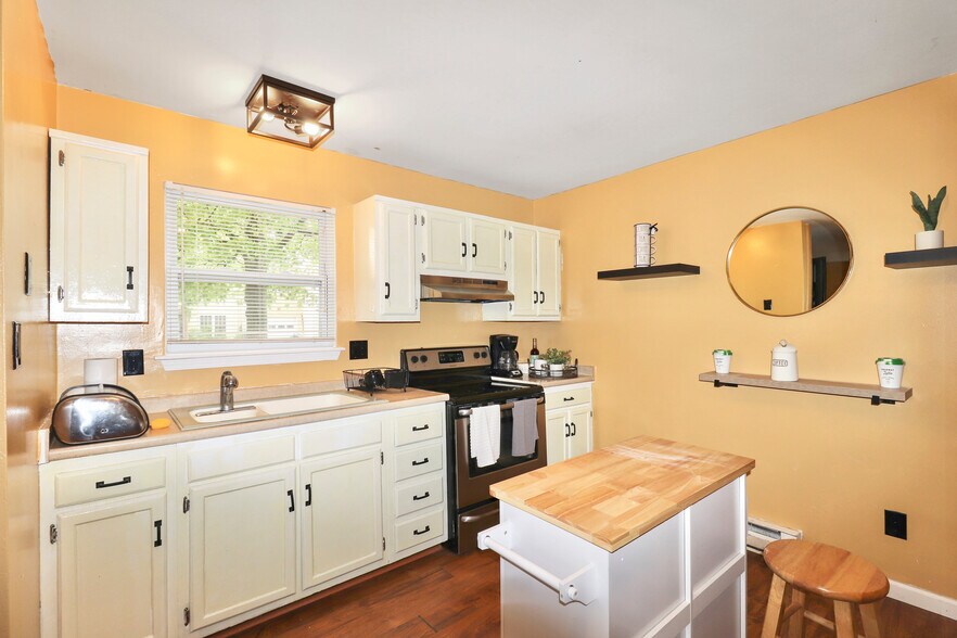 Building Photo - 706 Grant Ave