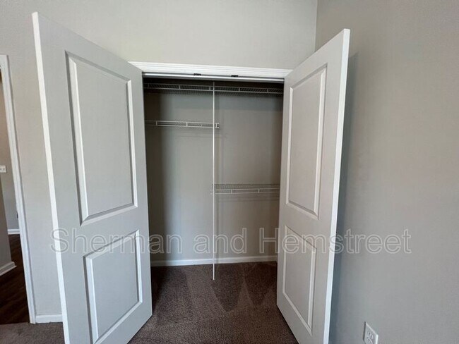 Building Photo - 661 Dobhill Ln