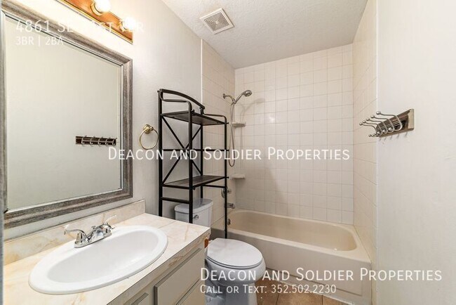 Building Photo - 4861 SE 31st Terrace