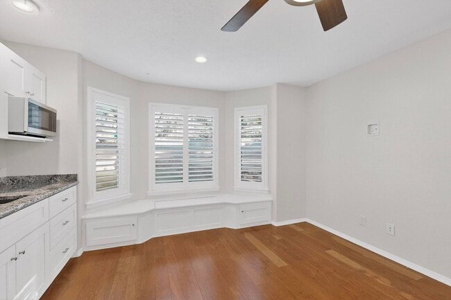 Building Photo - Executive Rental