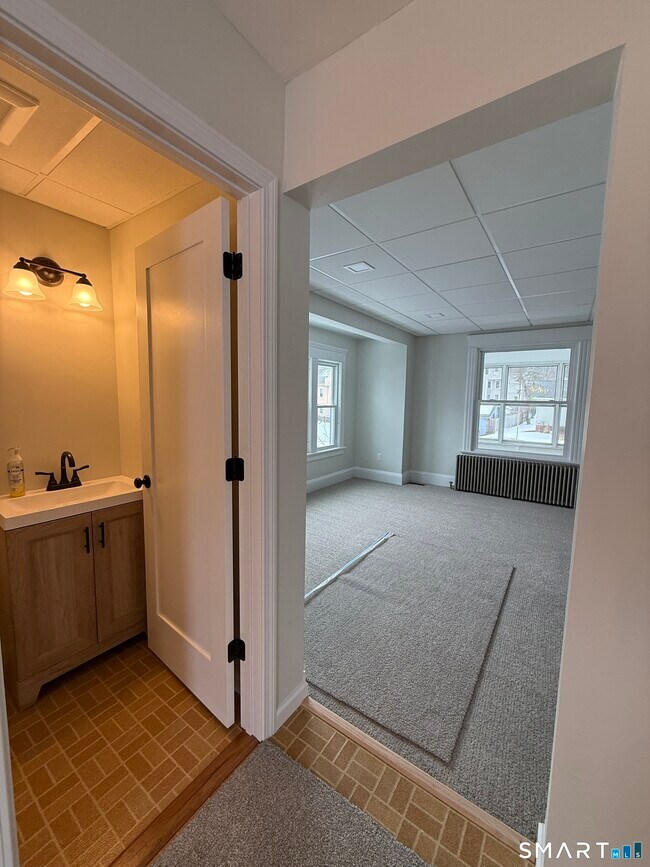 Building Photo - 17 Sylvan Ave