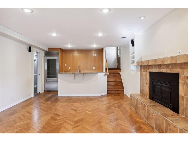 Building Photo - 5207 Doncaster Way