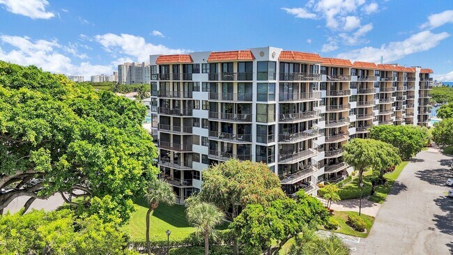 Building Photo - 899 Jeffery St