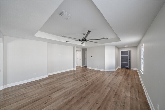 Building Photo - 1111 Kingbriar Cir