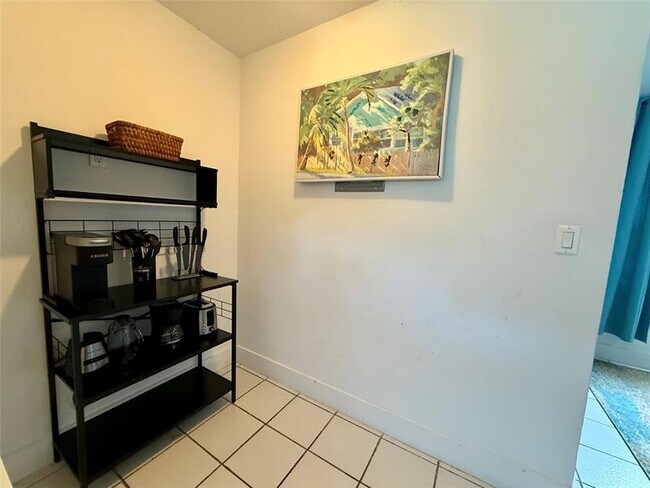 Building Photo - 3208 Canal Dr