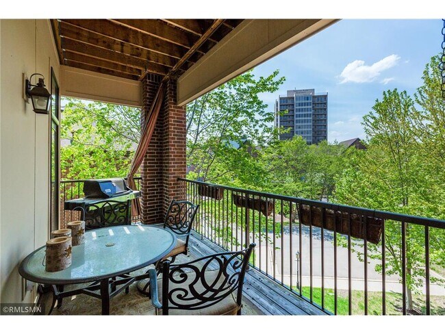 Building Photo - 851 River Mews Ct