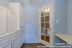 Building Photo - 1203 Ganton Ln