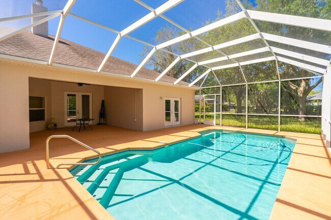 Building Photo - Spacious 4 Bedroom Pool Home in Ormond Lakes