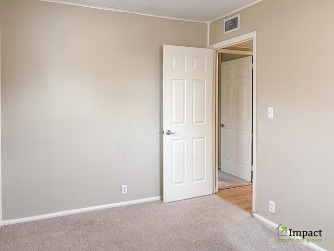 Building Photo - 403 Burlington Ave