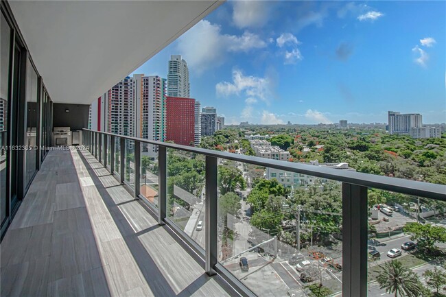 Building Photo - 1451 Brickell Ave