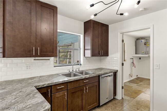Building Photo - 2150 Aruba Ave