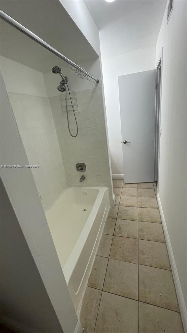Building Photo - 1247 SW 46th Ave