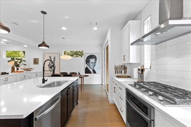 Building Photo - 4201 Clawson Rd