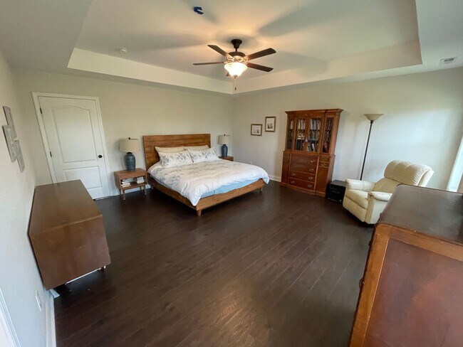 Building Photo - Stunning 5 Bed 3 Bath Home in Anderson Creek Club