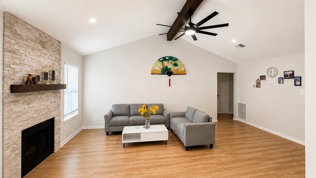 Building Photo - 13638 Greenridge Dr