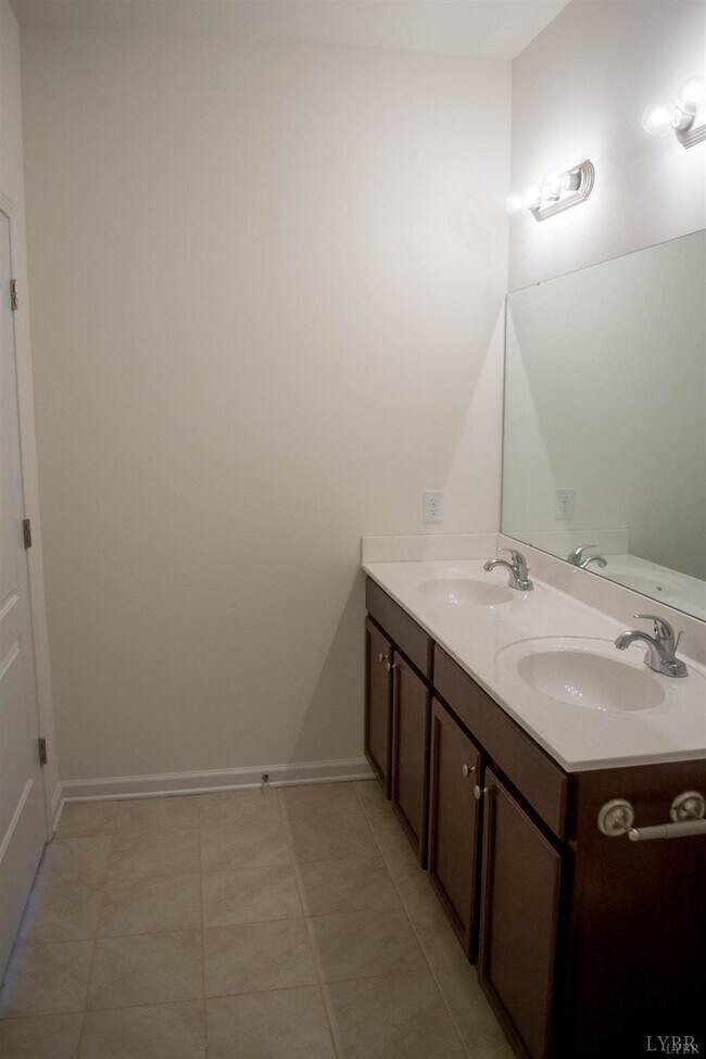 Building Photo - 105 Red Maple Ct