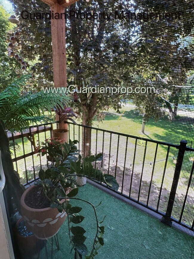 Building Photo - Renovated Champlin 2nd Floor Apartment, Di...