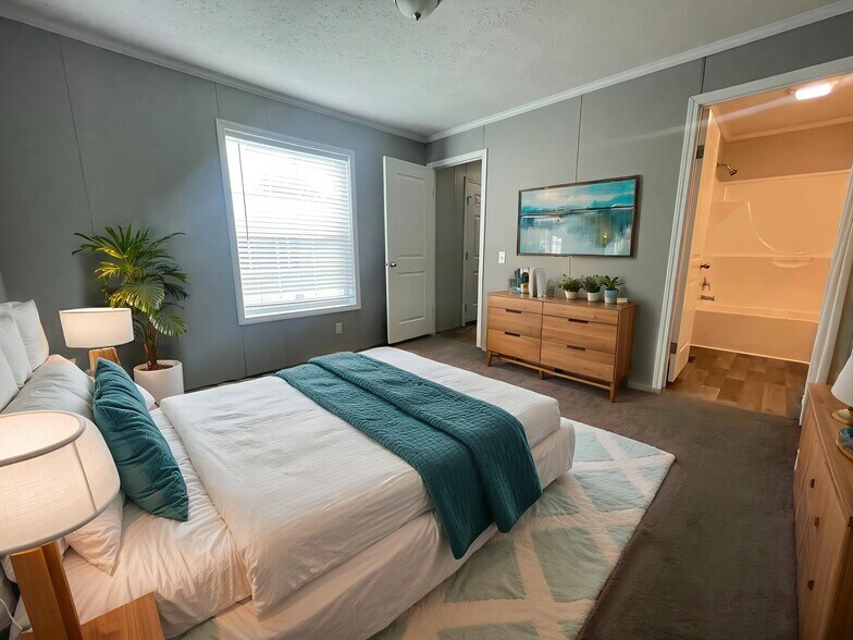 Building Photo - 16185 Notre Dame St