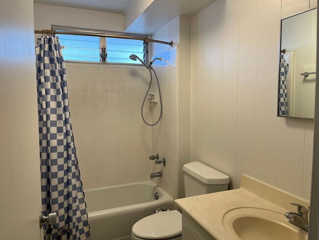 Building Photo - R1171