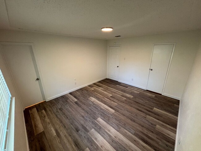 Building Photo - 536 Normandy Ln