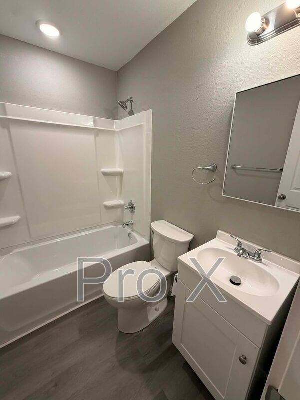 Building Photo - 117-121 S Byers Apartments