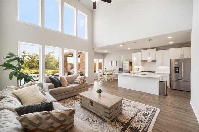 Building Photo - 18214 Sunset Elm Dr
